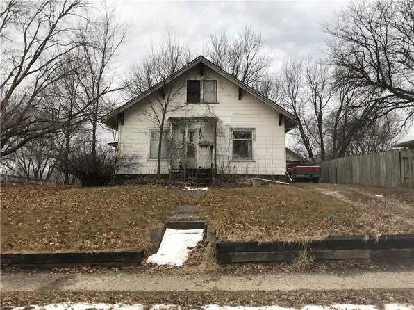 204 8th St, Nevada, IA 50201