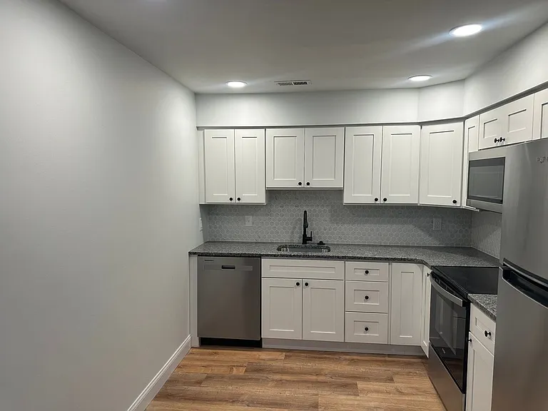 13 Michele Ct — Photo 8