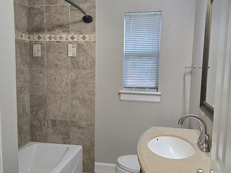615 Luna Ct — Photo 31