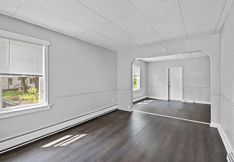 111 Center St — Photo 7