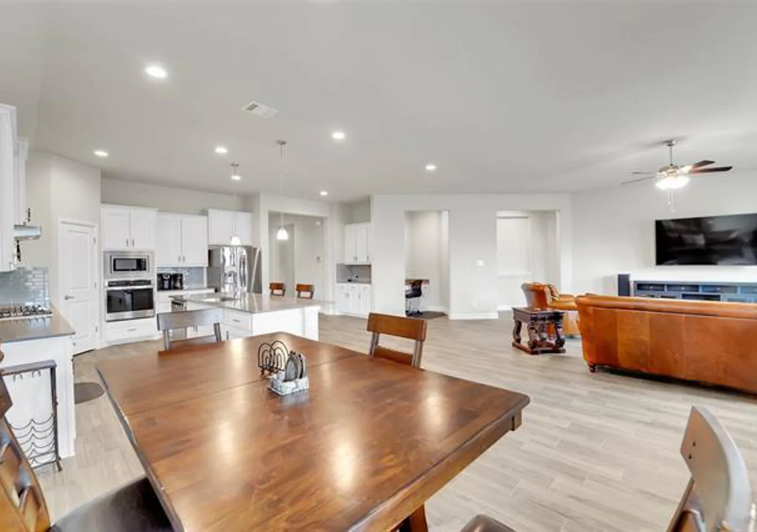 Spacious four-bedroom home down the street from Methodist Hospital — Photo 4