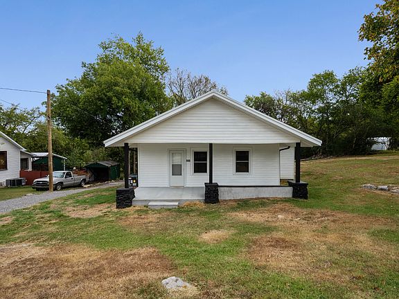 3rd image of 185 E Main St