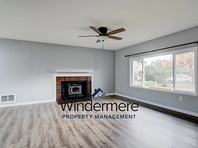 890 NW Haslo Pl — Photo 10