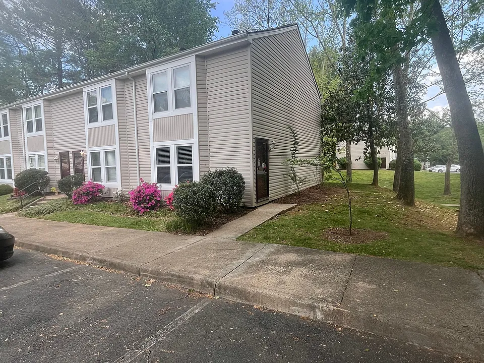 1823 Charles Ct
