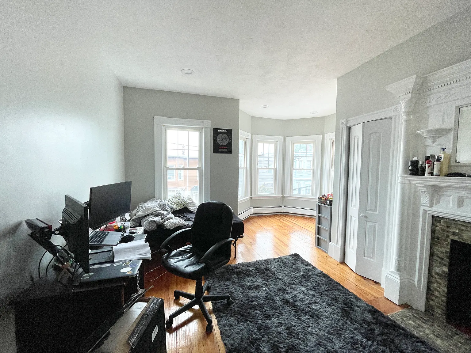 6 bed, 9999 sqft, $4,650 — Photo 4