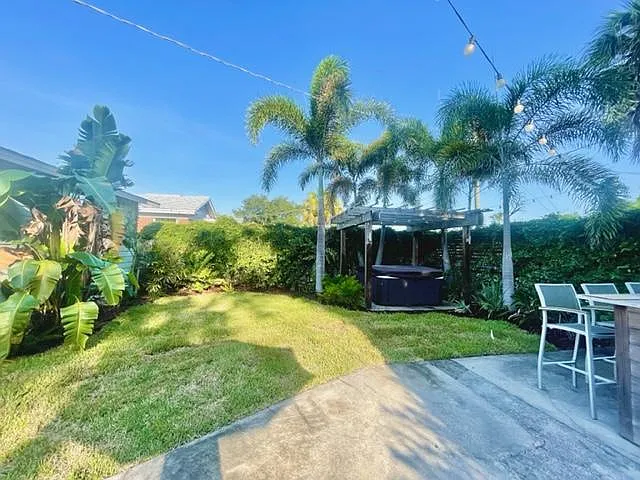 1911 W Carmen St — Photo 3