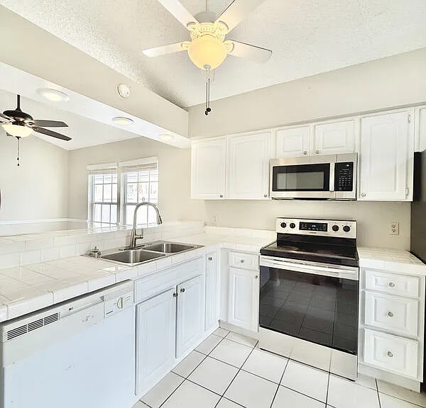 11316 Maybrook Ave — Photo 7