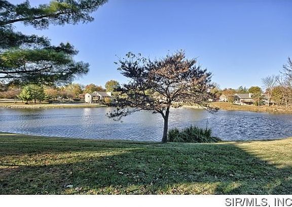 3rd image of 1 Estates Ln W