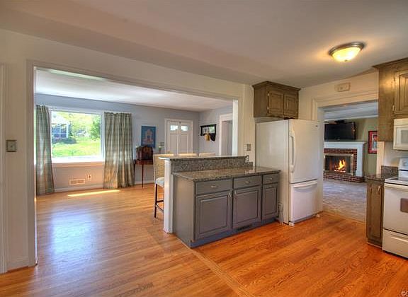 4th image of 8416 Copley Dr