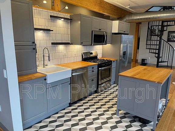 2nd image of 1536 Colwell St APT 6
