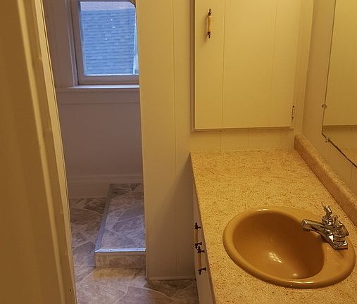 2nd image of 532 1/2 S 1st Ave