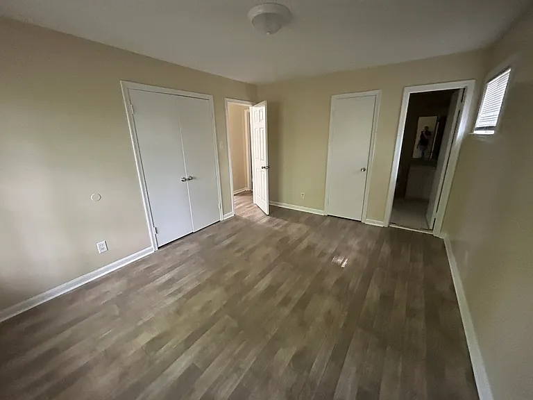 Oakwood Apartments — Photo 8