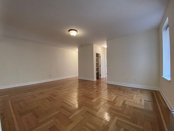 3rd image of 105 Pinehurst Ave APT 58