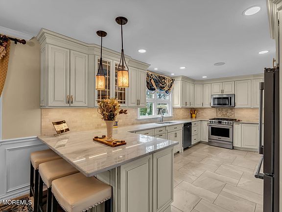 2nd image of 35 Yorkshire Drive