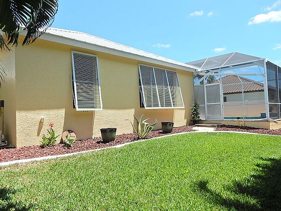 4th image of 5302 SW 27th Pl