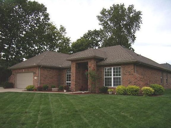 3rd image of 837 Deerhurst Dr