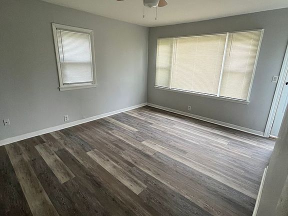2nd image of 1010-1012 40th Ave