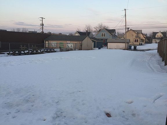 5th image of 3642 Fremont Ave N