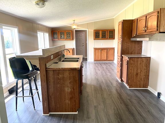 3rd image of 494 Tyner Ln
