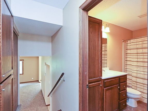 5th image of 2483 Woodbridge St