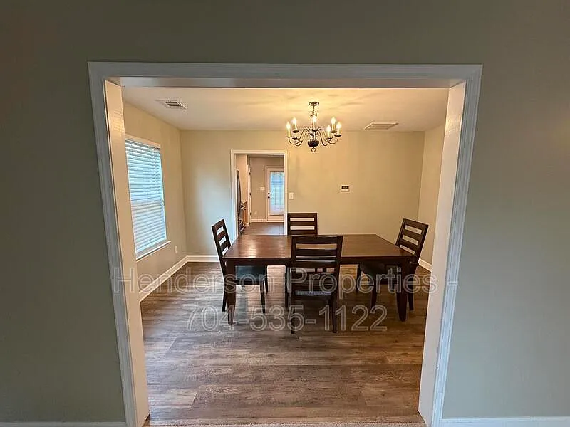 4 bed, 2.5 bath, 2028 sqft, $2,250 — Photo 4
