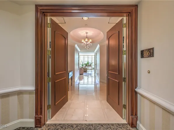 1 Hughes Center Dr Unit 306, Las Vegas, NV 89169