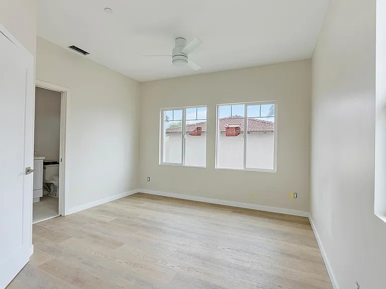 1345 Holly Ave — Photo 14