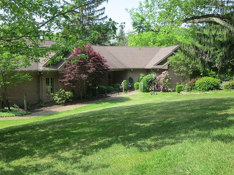 303 Fairfield Dr photo 1