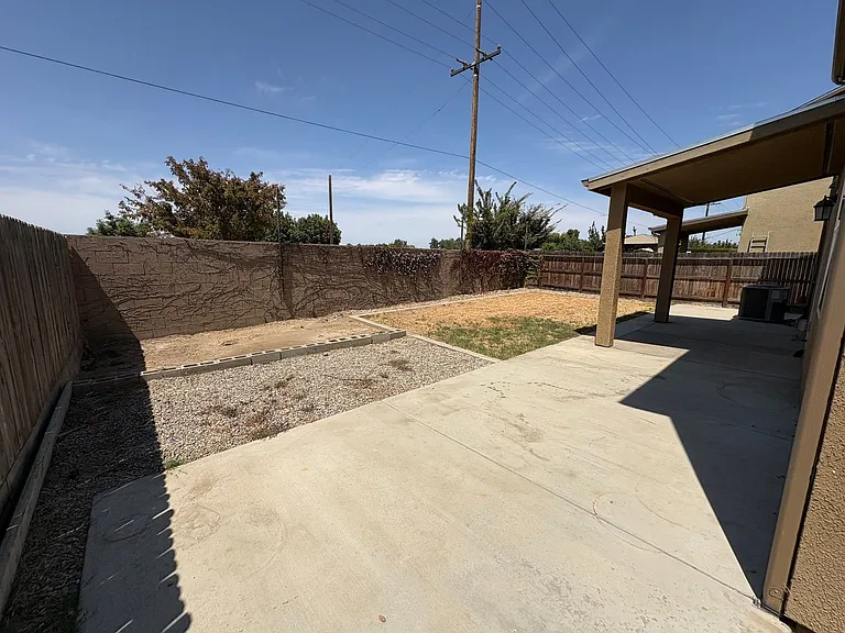 641 S Laguna St — Photo 43