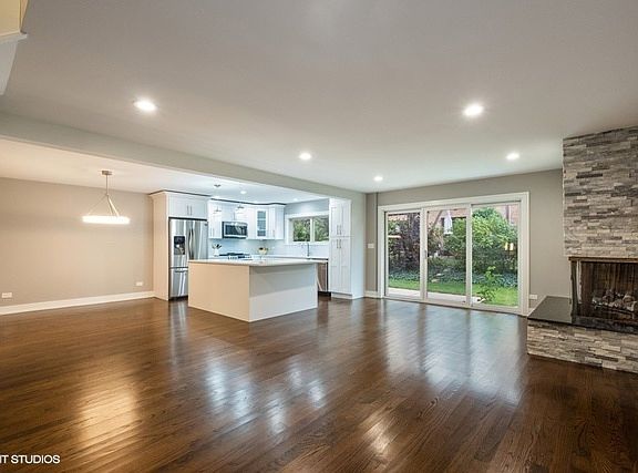 3rd image of 1736 Wildberry Dr Unit A