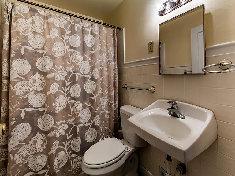 225 N Fairview Ave — Photo 9