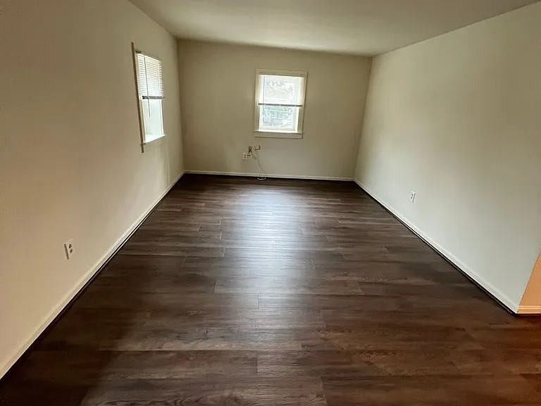 5200 Earl Dr — Photo 9
