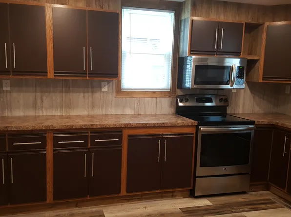 313 W Walnut St, Chatham, IL 62629