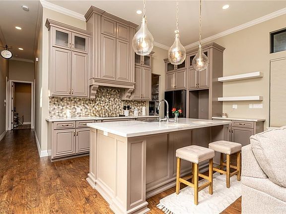 2nd image of 604 N Alteza Dr