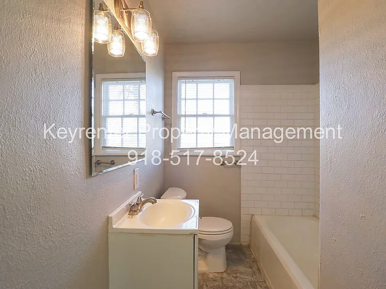 723 N Gary Pl — Photo 15