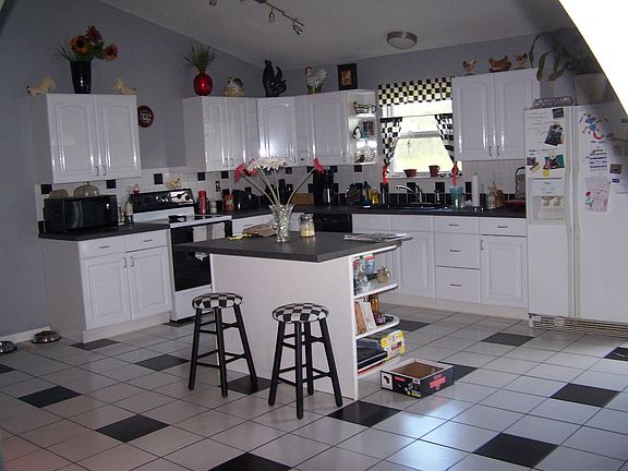 Large open kitchen / dining