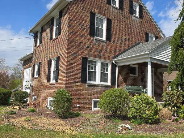 235 Pennsylvania Ave, Shillington, PA 19607