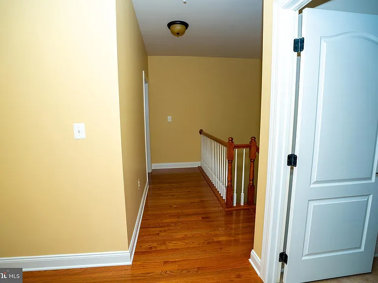 22535 Willington Sq — Photo 46