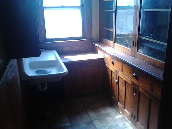 5th image of 251 Landon St #2