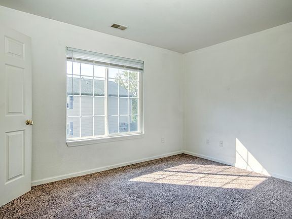5th image of 408 Fairway Mdws #9
