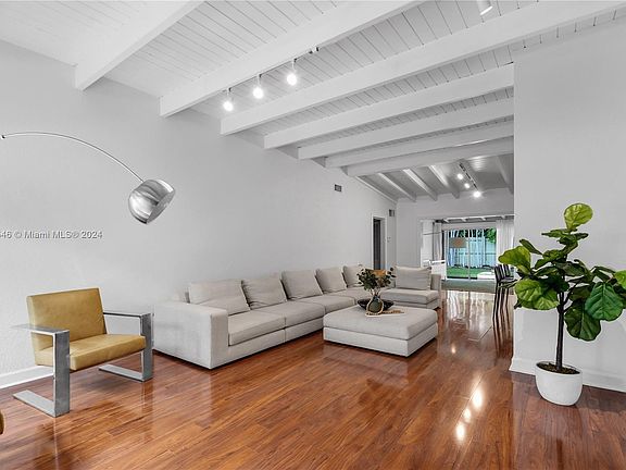 2nd image of 360 Harbor Ct