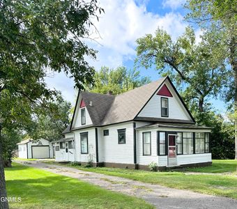 604 Rollin Ave SW, Cooperstown, ND, 58425