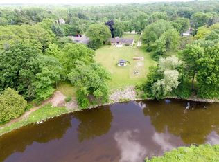 285 Green Bay Rd, Cedarburg, WI 53012