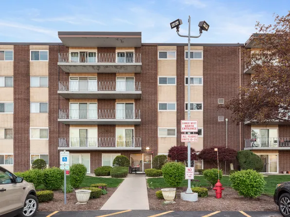 2900 Maple Ave APT 18C, Downers Grove, IL 60515