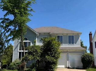 5141 Austen Ln, Richmond Heights, OH 44143