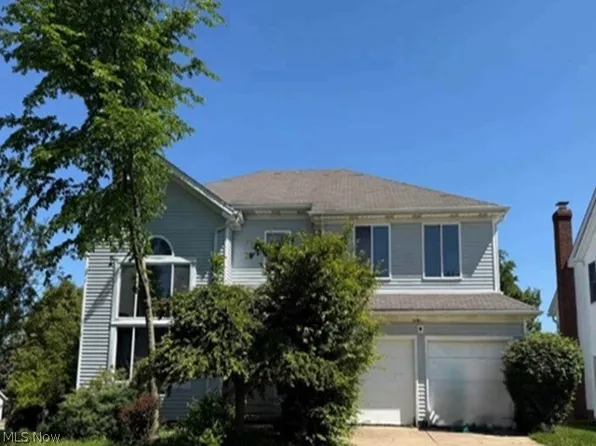 5141 Austen Ln, Richmond Heights, OH 44143