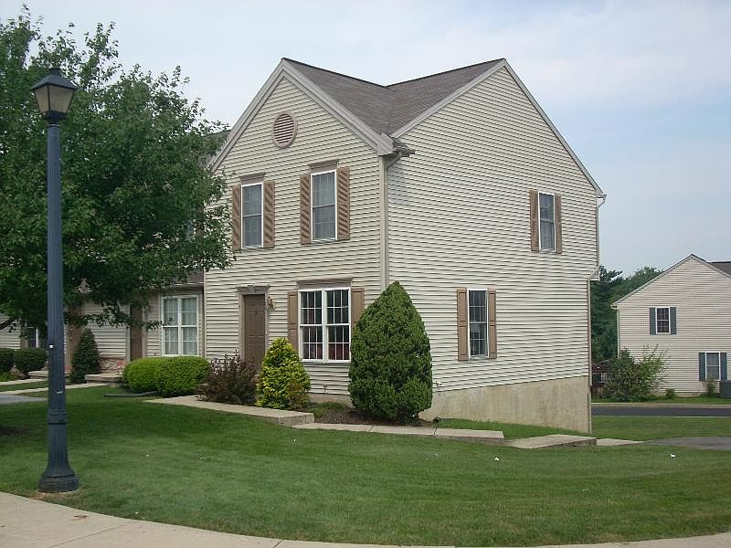2nd image of 107 Banyan Circle Dr