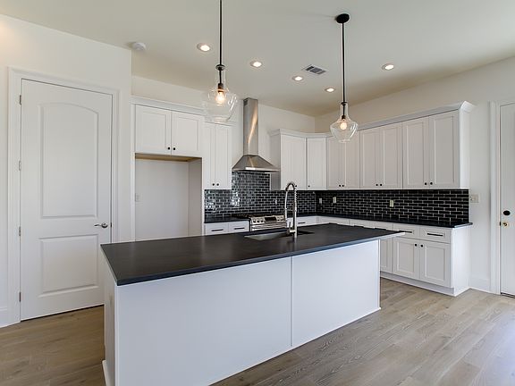 3rd image of 18 Charlotte Dr