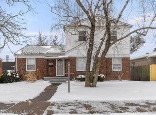 864 Cleophus Pkwy, Lincoln Park, MI 48146