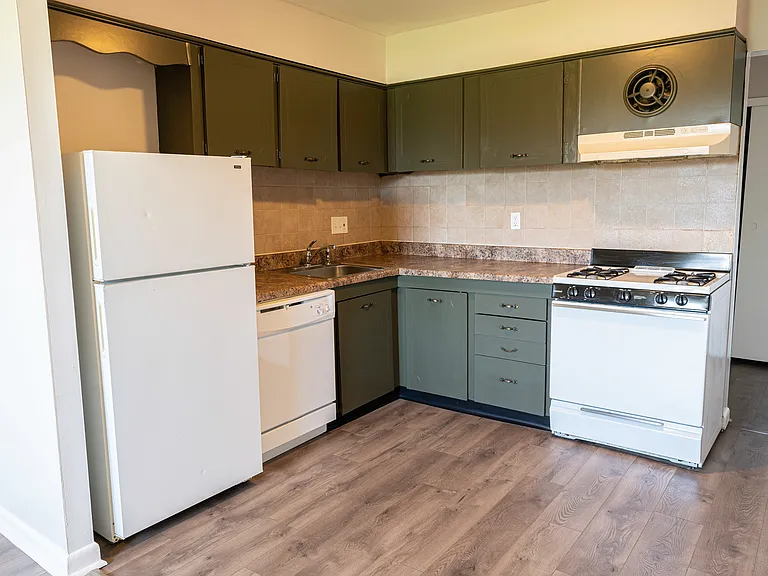 Woodcrest Village — Photo 18